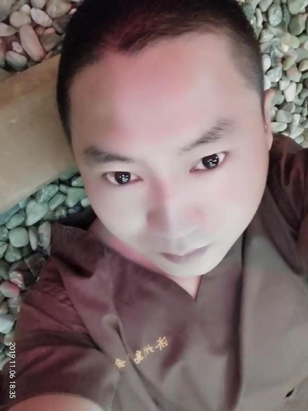 红枫叶的第一张照片--许昌相亲服务中心