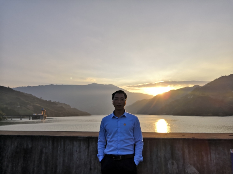 庸人自扰的第一张照片--许昌相亲服务中心