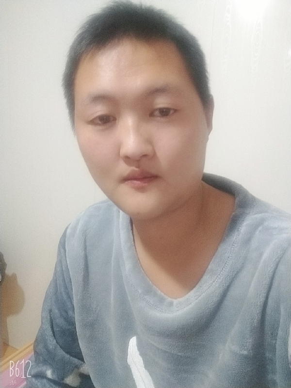 烟圈里透着伤的第二张照片--许昌相亲服务中心