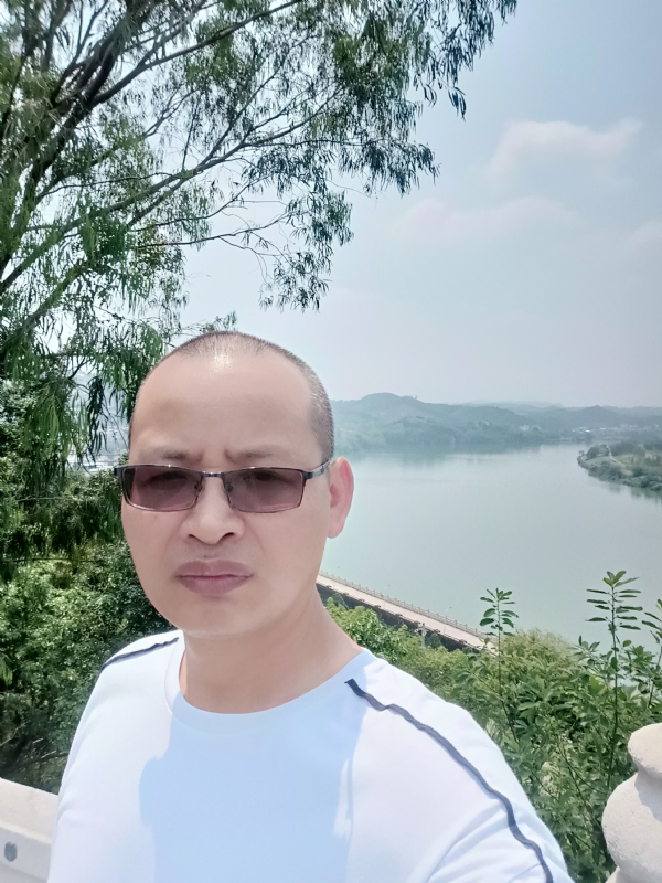 随缘随性的第一张照片--许昌相亲服务中心
