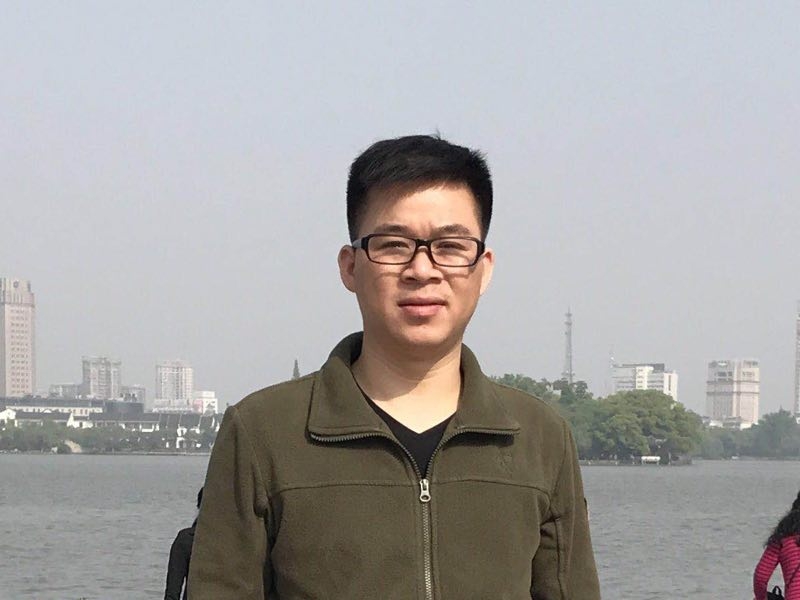 孔雀鱼的第一张照片--许昌相亲服务中心