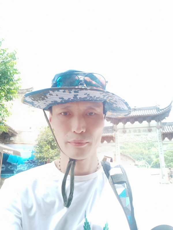 童群海的第一张照片--许昌相亲服务中心
