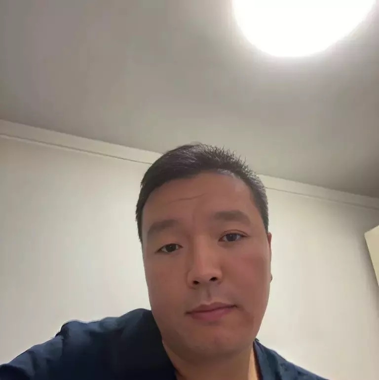 穿唐装的松鼠的第一张照片--许昌相亲服务中心