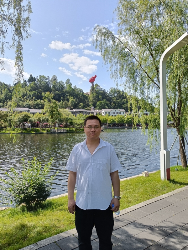风雨相伴的第一张照片--许昌相亲服务中心