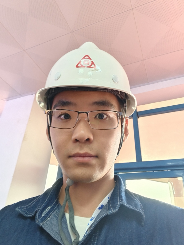 何鹏宇的第二张照片--许昌相亲服务中心