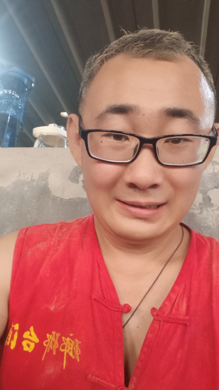 黑黑一笑的第二张照片--许昌相亲服务中心