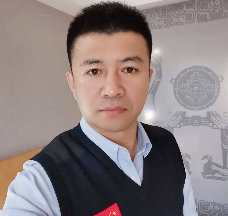 生在红旗下的第一张照片--许昌相亲服务中心