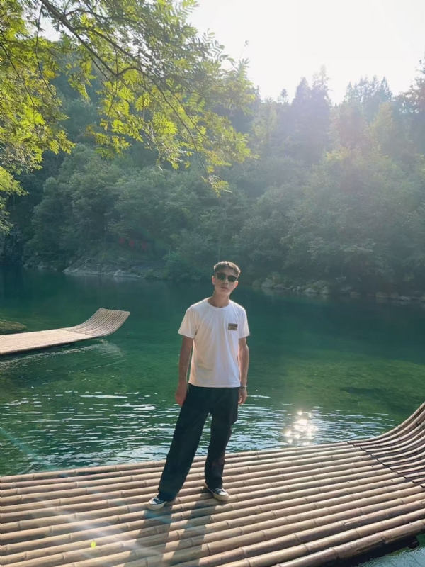 林言的第三张照片--许昌相亲服务中心