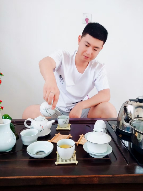 日月的第三张照片--许昌相亲服务中心