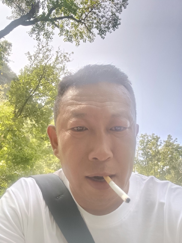 中年大叔的第一张照片--许昌相亲服务中心