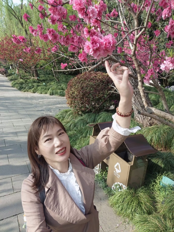 丽娜的第四张照片--许昌相亲服务中心