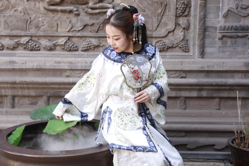 认真的雪的第一张照片--许昌相亲服务中心